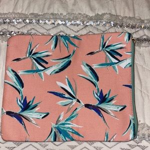 Reversible fold over clutch